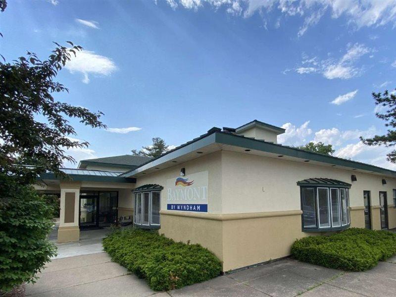 Baymont By Wyndham Latham Albany Airport Hotell Exteriör bild