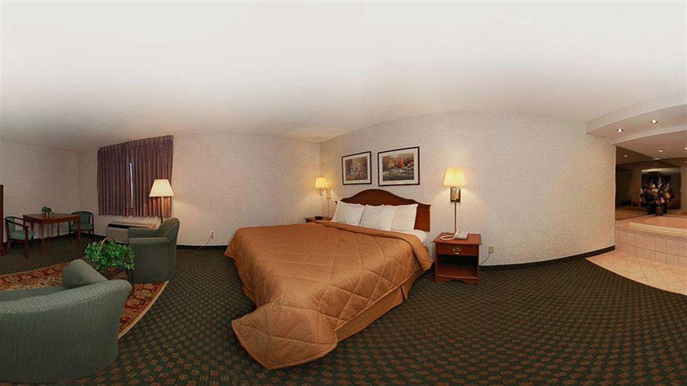 Baymont By Wyndham Latham Albany Airport Hotell Exteriör bild