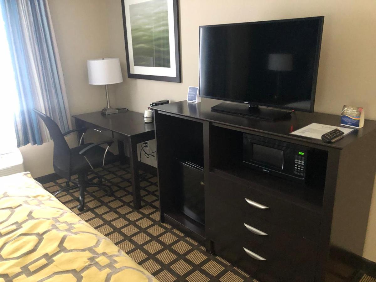 Baymont By Wyndham Latham Albany Airport Hotell Exteriör bild